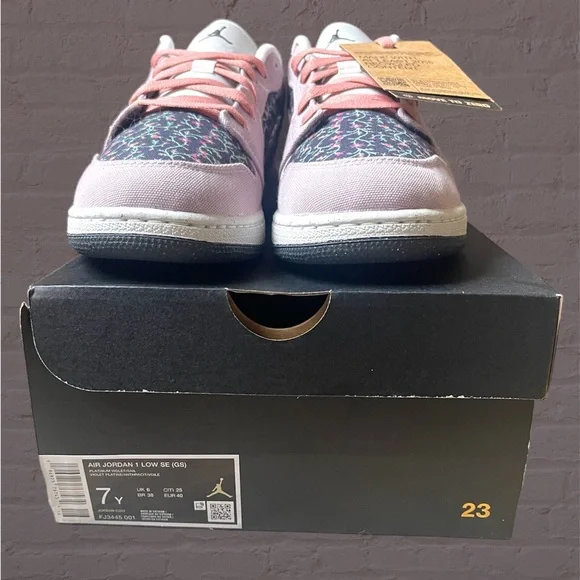 Nike Air Jordan 1 Low SE Floral Kid's Size 7Y Sneakers FJ3445-001 - Picture 4 of 7